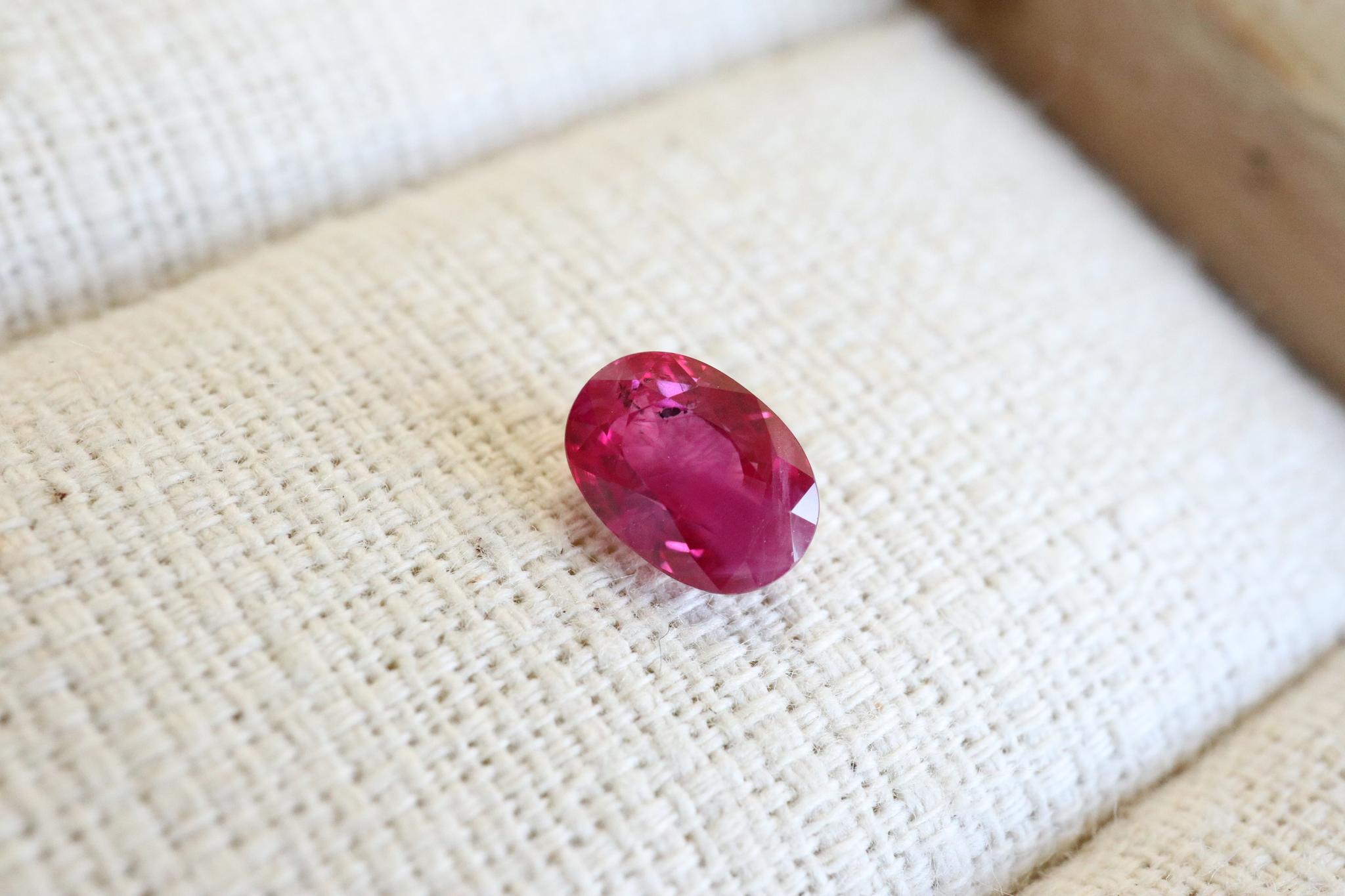 ルース ルビー1.669カラット ソーティングあり1枚目の画像