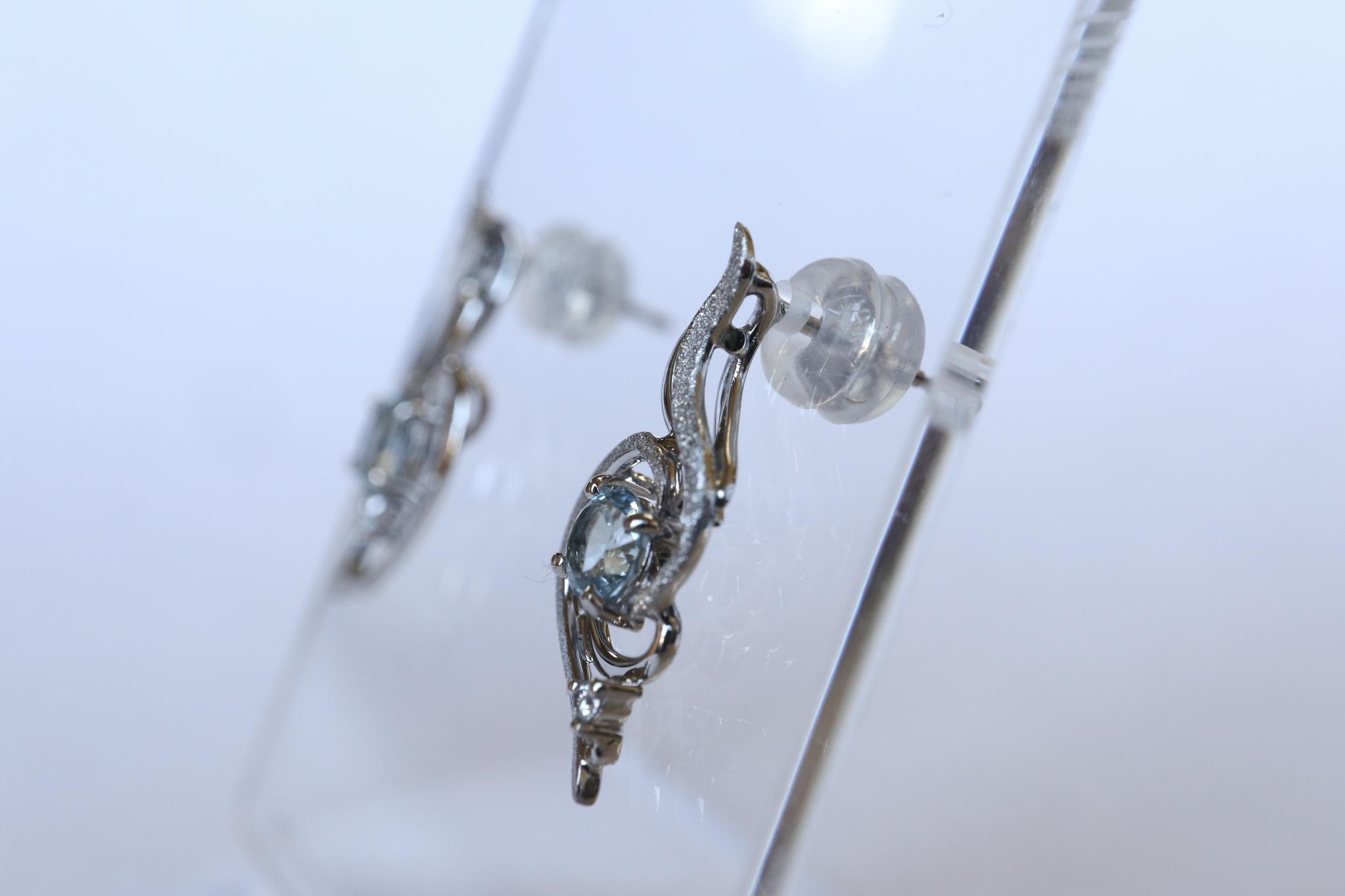グランディディエライト「水の妖精(?)の幼生」 スターダスト梨地ピアス プラチナ900 ダイヤモンド入り | 13枚目