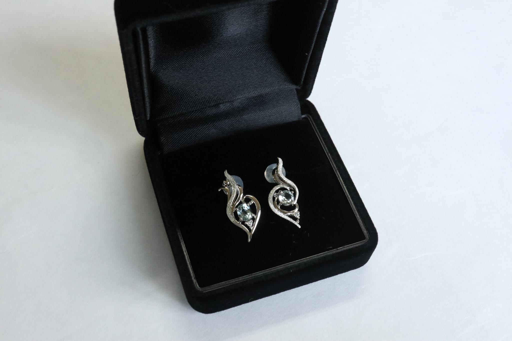 グランディディエライト「水の妖精(?)の幼生」 スターダスト梨地ピアス プラチナ900 ダイヤモンド入り | 14枚目