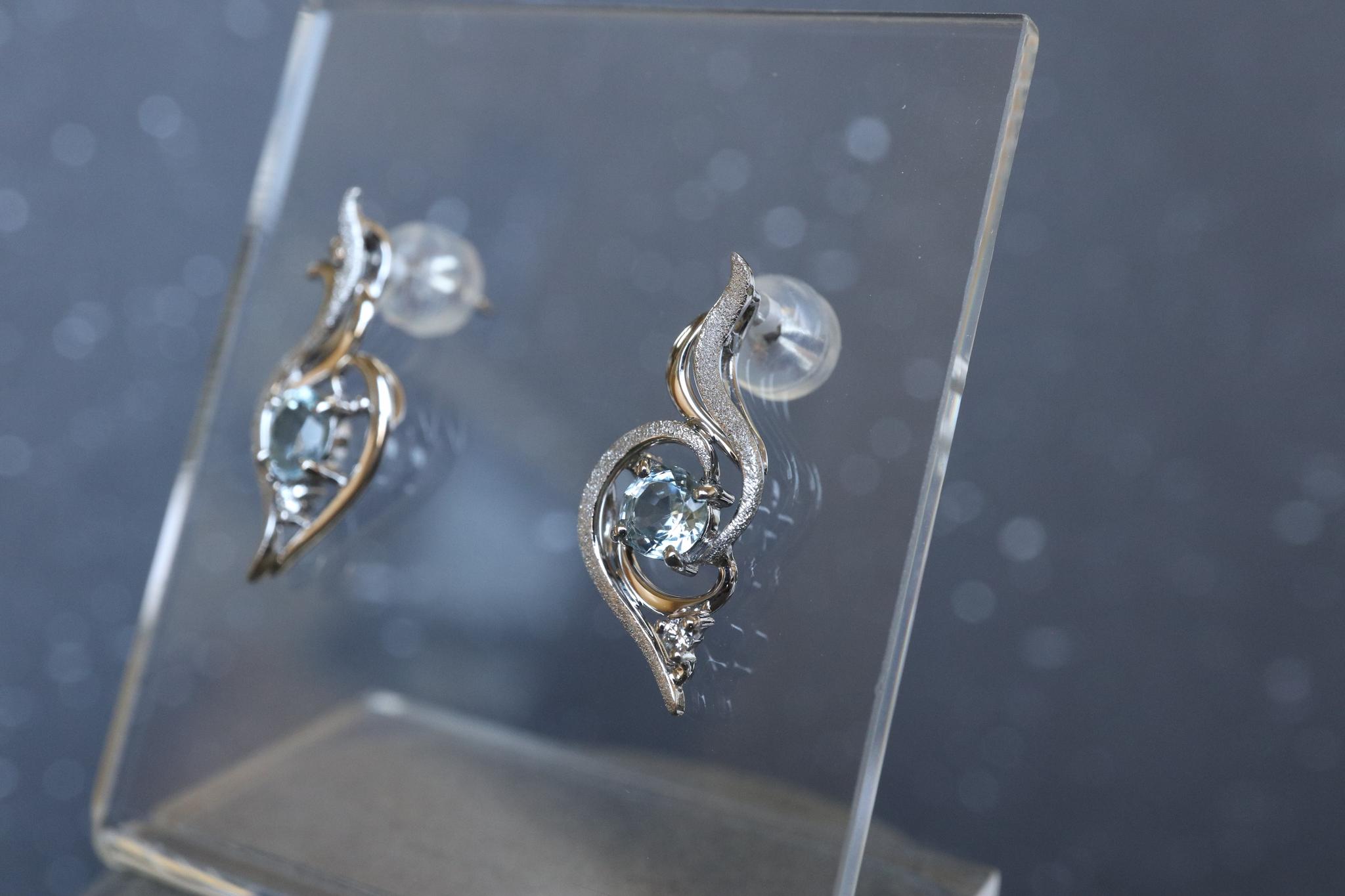 グランディディエライト「水の妖精(?)の幼生」 スターダスト梨地ピアス プラチナ900 ダイヤモンド入り | 4枚目