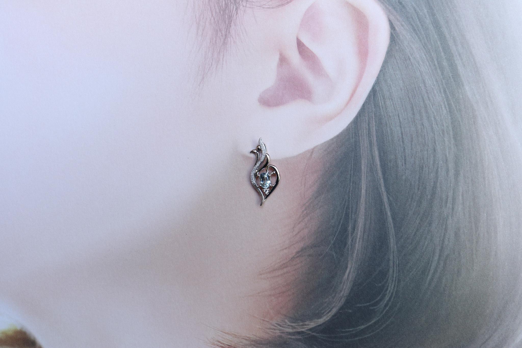 グランディディエライト「水の妖精(?)の幼生」 スターダスト梨地ピアス プラチナ900 ダイヤモンド入り | 6枚目