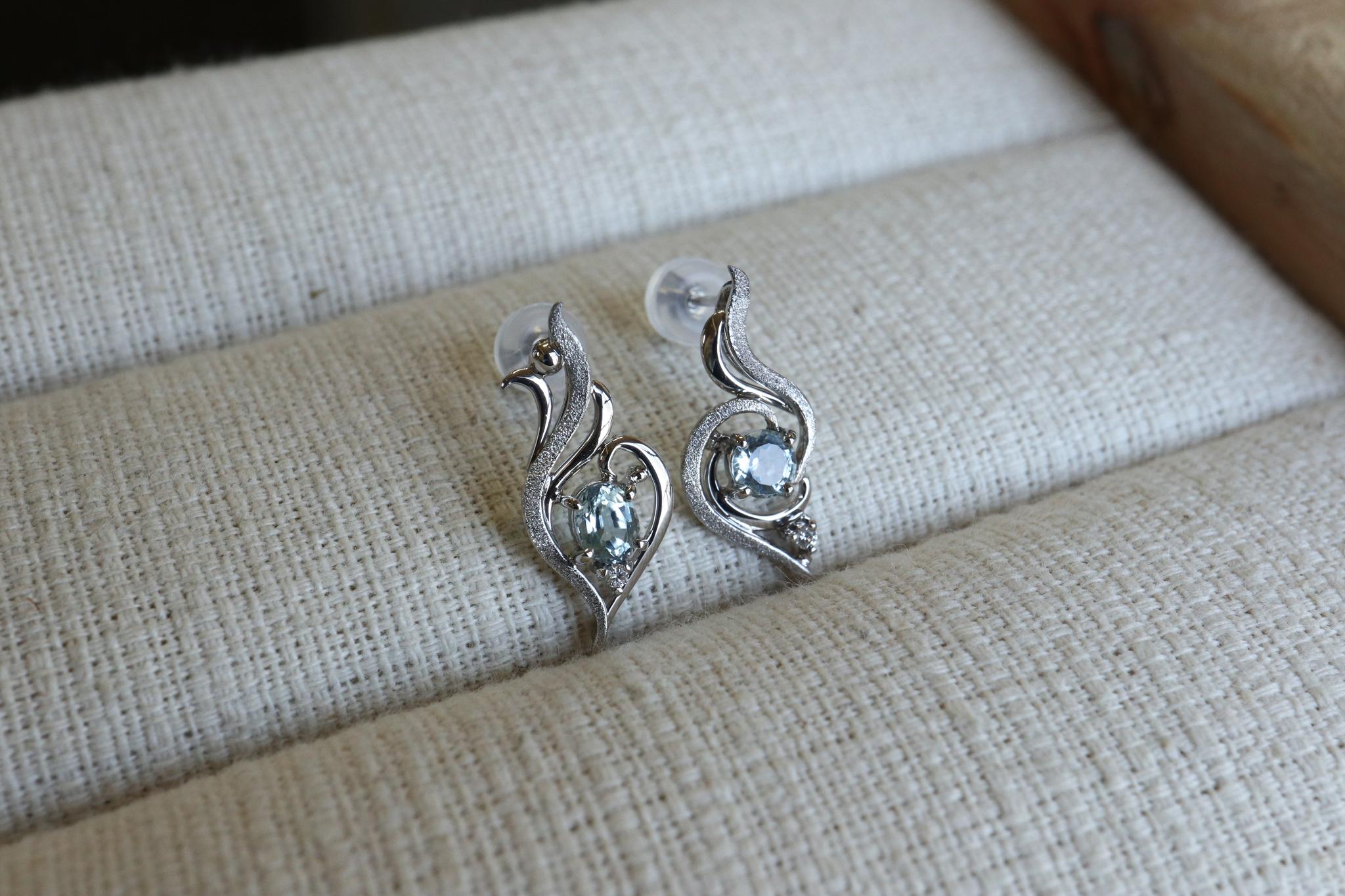 グランディディエライト「水の妖精(?)の幼生」 スターダスト梨地ピアス プラチナ900 ダイヤモンド入り | 8枚目