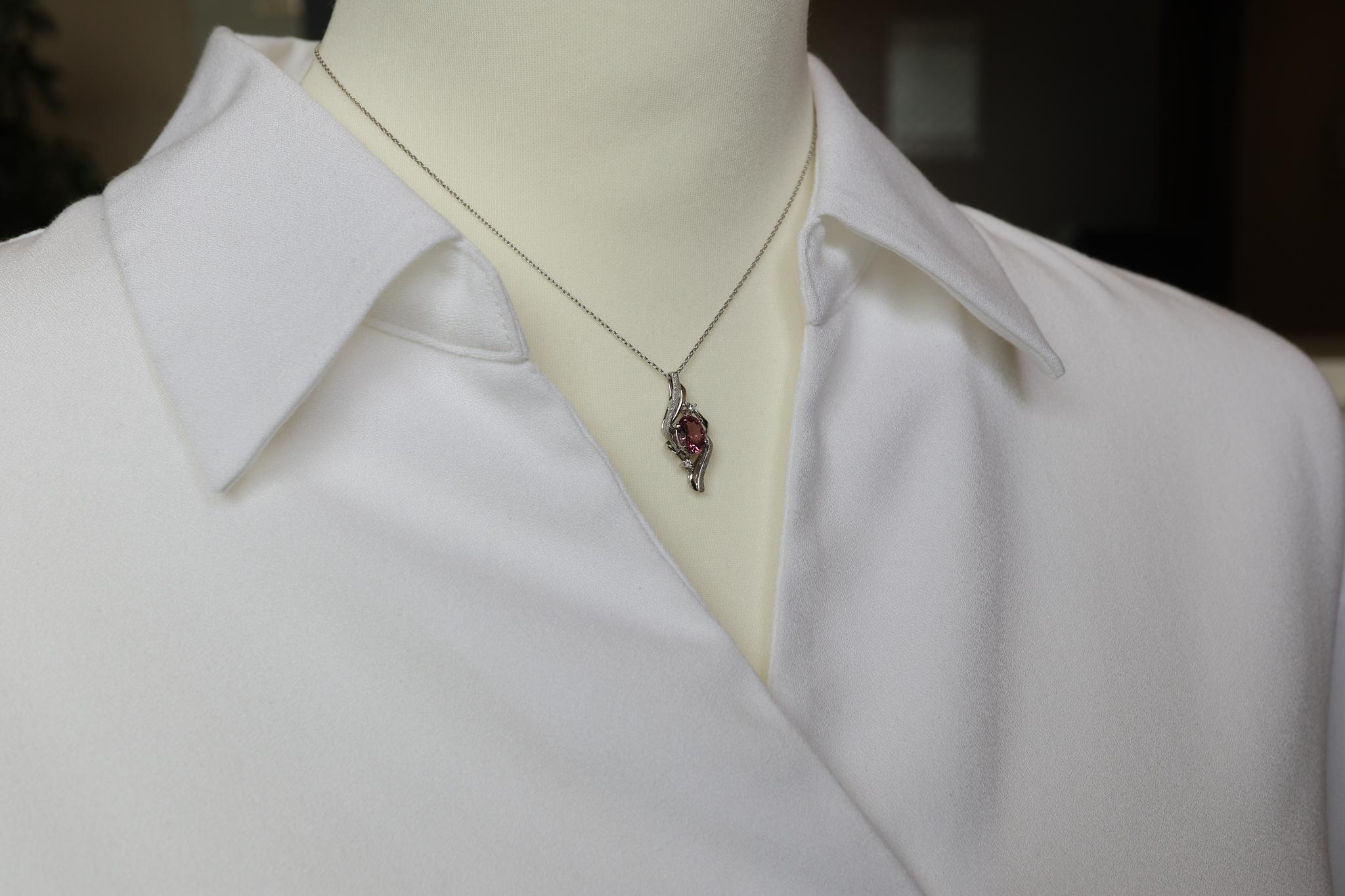 タンガガーネット シンプル「銀河」デザイン スターダスト梨地ペンダントトップ プラチナ900 ダイヤモンド入り | 2枚目