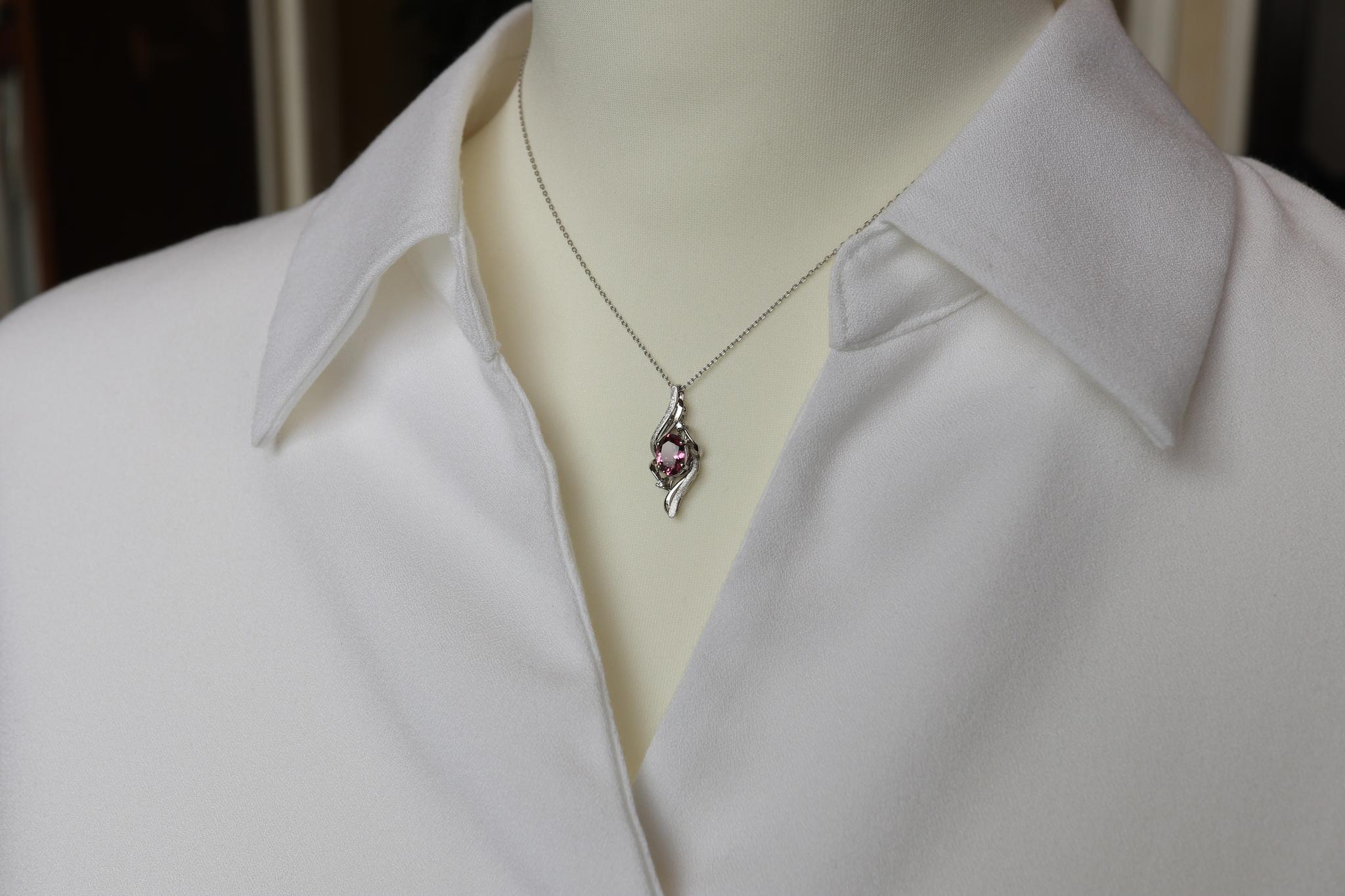 タンガガーネット シンプル「銀河」デザイン スターダスト梨地ペンダントトップ プラチナ900 ダイヤモンド入り | 3枚目