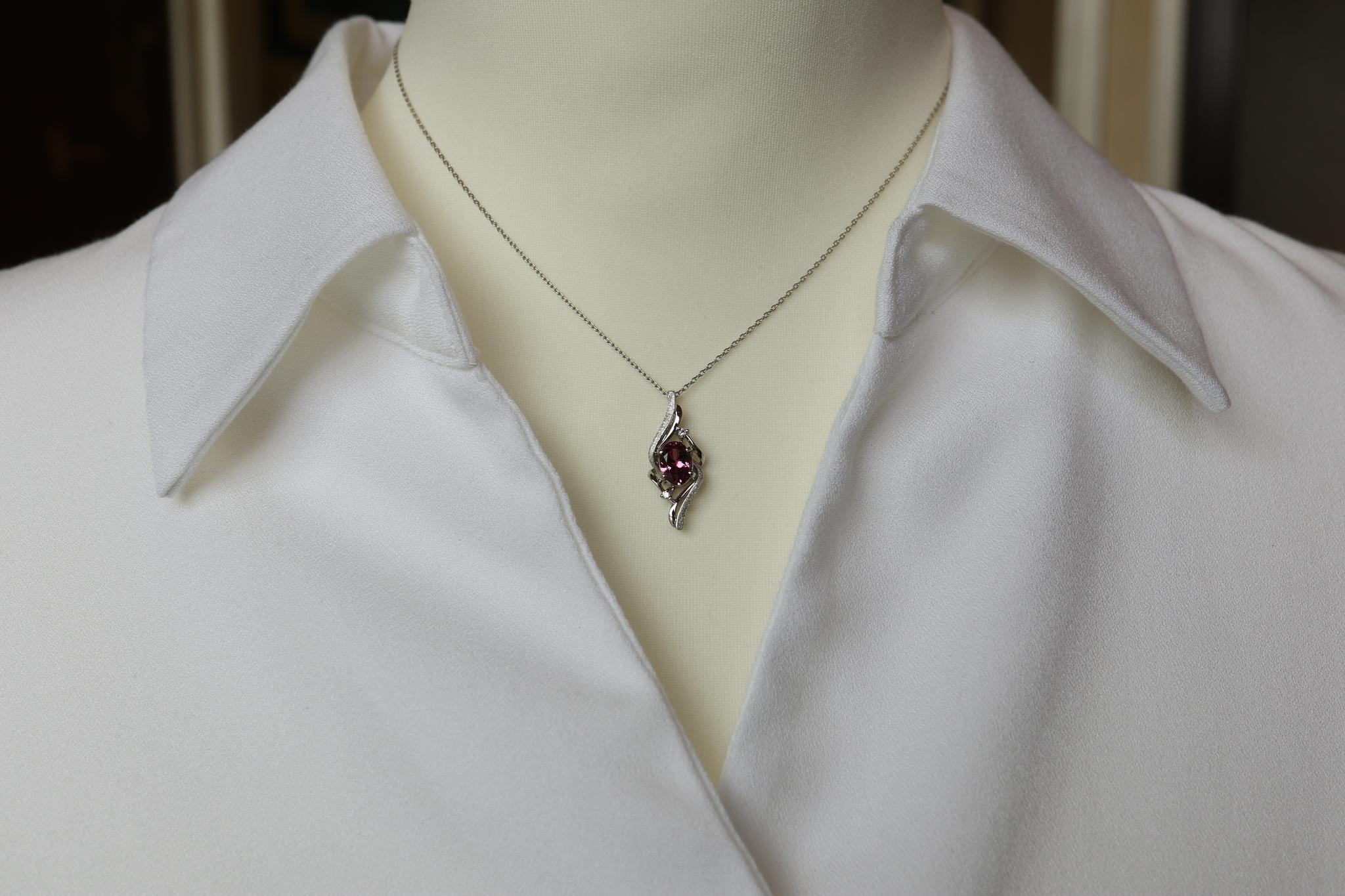 タンガガーネット シンプル「銀河」デザイン スターダスト梨地ペンダントトップ プラチナ900 ダイヤモンド入り | 4枚目
