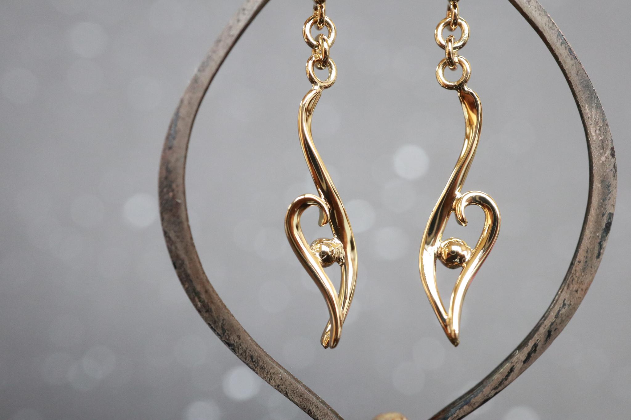 流線形&曲線 スターダスト梨地 「もゆる」ピアス 18金イエローゴールド | 10枚目